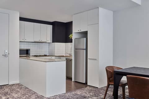 Adina Apartment Hotel Melbourne Flinders Street — kitchen