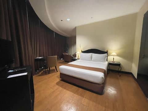 Golden Peak Hotel & Suites — photo 2