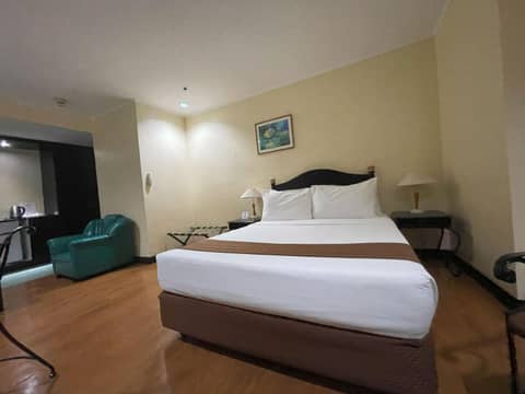 Golden Peak Hotel & Suites — photo 4