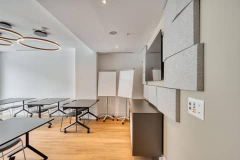 Holiday Inn Express - Madrid - Airport by IHG — photo 2