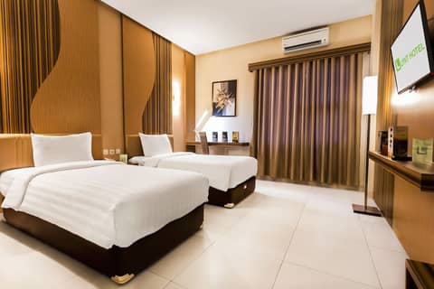 Lynt Hotel Jakarta — hotel room