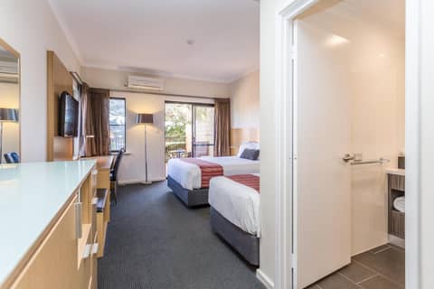 Country Comfort Perth — hotel room