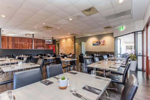 Country Comfort Perth — dining