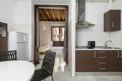 tuGuest Elvira Suites — kitchen