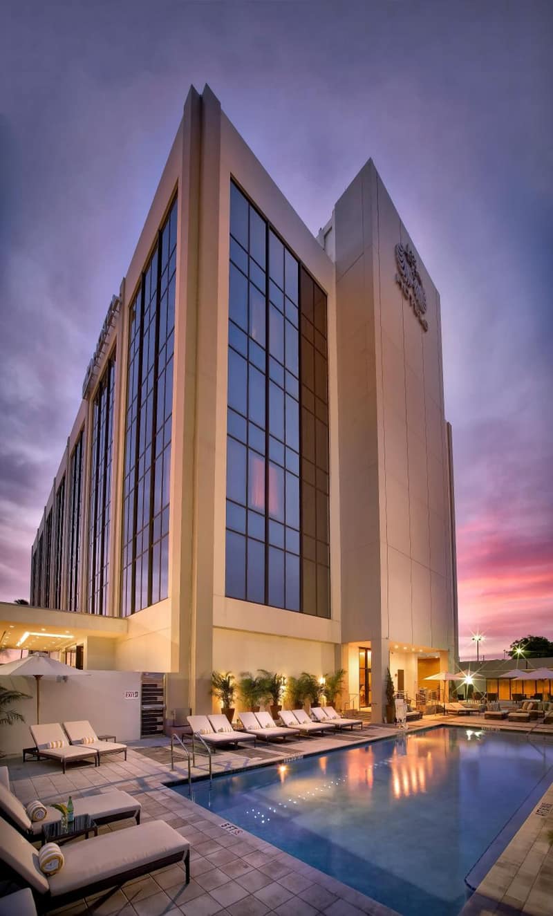 EB Hotel Miami Airport — building