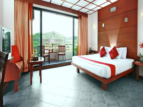 Hua Hin Loft — hotel room