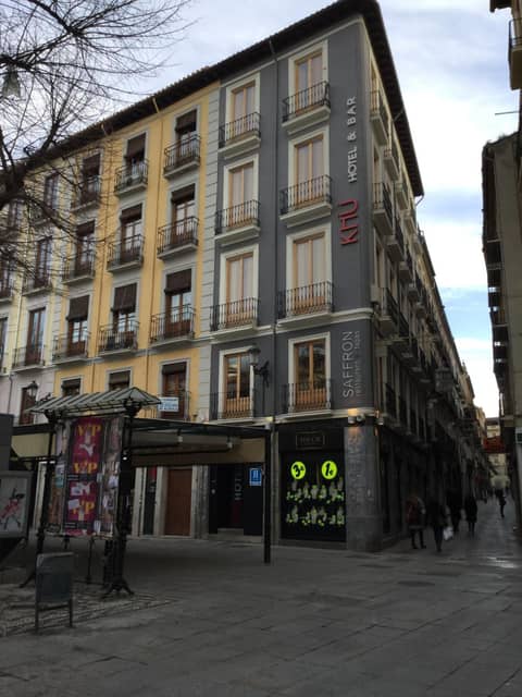 Khu Hotel — building