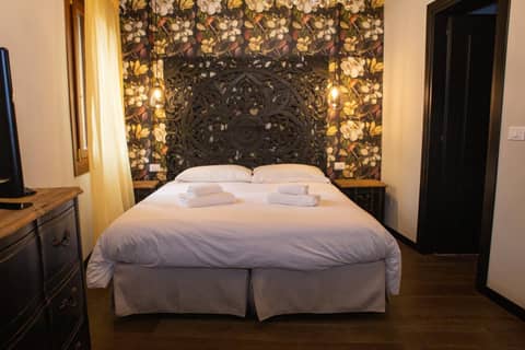Rigoletto Charm — hotel room