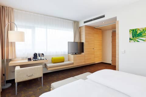 Hotel Salzburg-Hauptbahnhof — hotel room