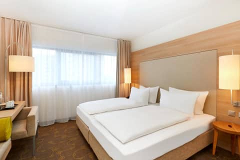 Hotel Salzburg-Hauptbahnhof — hotel room