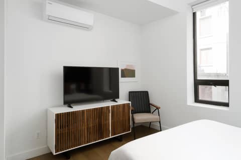 Bakan- Quartier des Congres, Convention District — hotel room