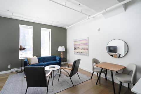 Bakan- Quartier des Congres, Convention District — hotel room
