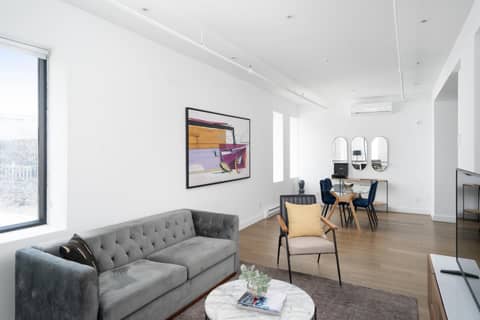 Bakan- Quartier des Congres, Convention District — hotel room