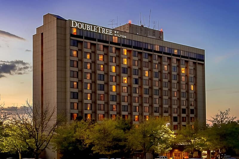 DoubleTree by Hilton Hotel St. Louis - Chesterfield — building