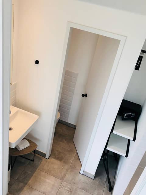 gambino hotel CINCINNATI — bathroom