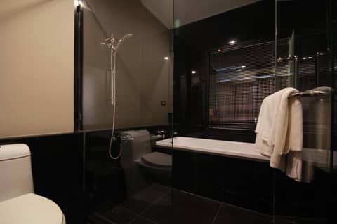Sereine Sukhumvit 39 — bathroom