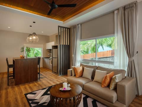 De Malee Pool Villas — hotel room