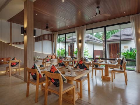 De Malee Pool Villas — dining