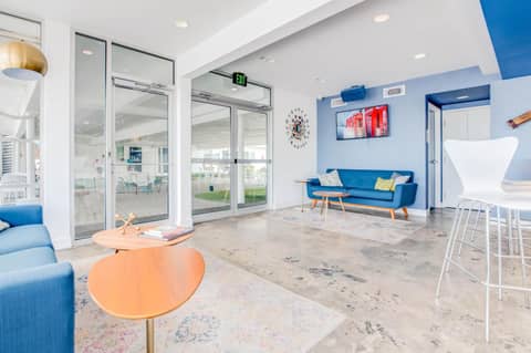 Downtowner Boutique Hotel — lounge