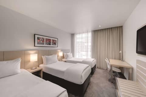 Travelodge Hotel Melbourne Docklands — photo 2