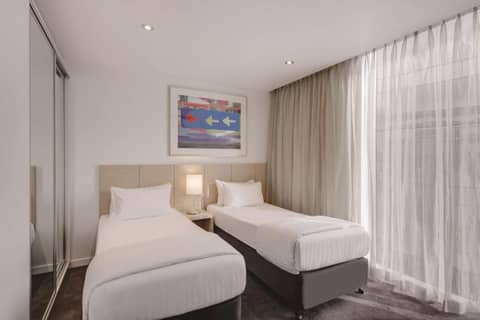 Travelodge Hotel Melbourne Docklands — photo 9