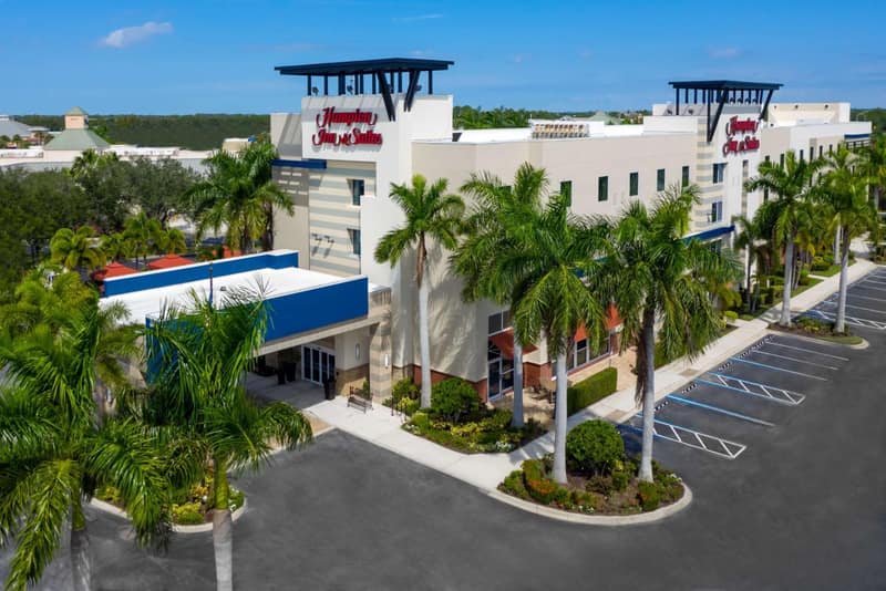 Hampton Inn and Suites Sarasota/Lakewood Ranch — building