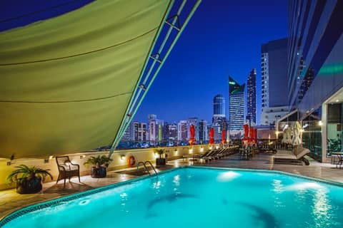 Corniche Hotel Abu Dhabi — swimming pool