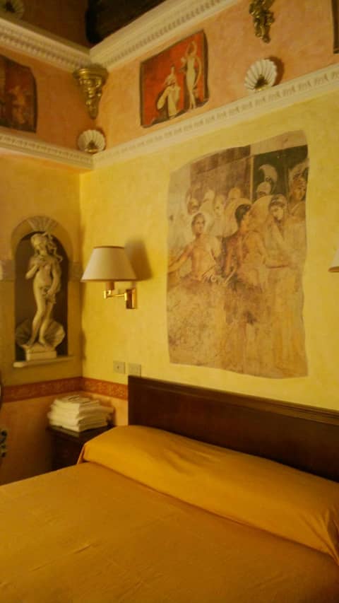 Hotel Barrett — hotel room