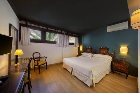 Hotel Born — hotel room