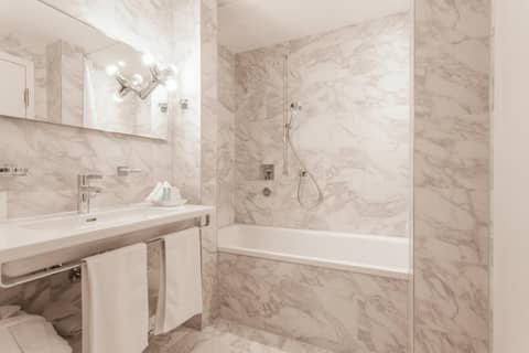 EMA House Hotel Suites — photo 4