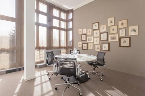 EMA House Hotel Suites — photo 6