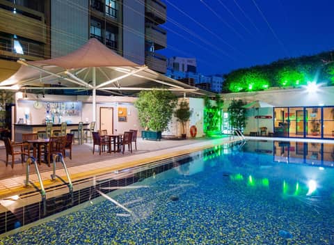 Novel Hotel City Center — recepcion & lobby