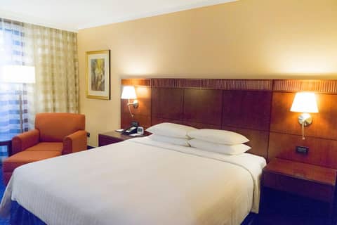 Shanghai Qilu Hotel — bedroom