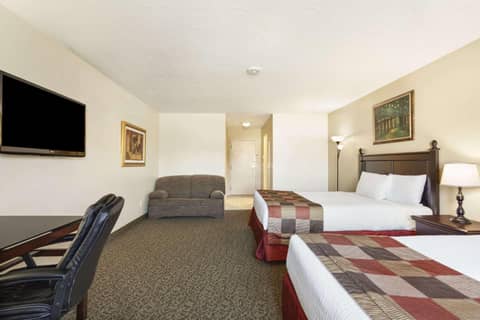 Days Inn by Wyndham Montreal East — photo 7