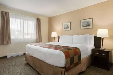 Days Inn by Wyndham Montreal East — photo 9