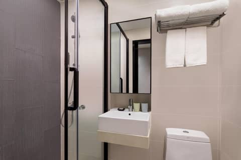 Modena by Fraser Hong Kong — bathroom