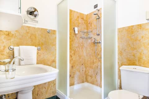 Charles Bridge Palace — bathroom