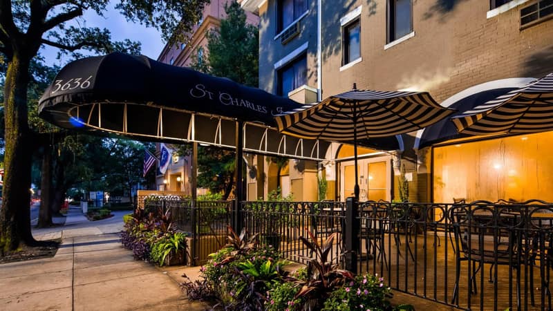St Charles Inn, Superior Hotel — building