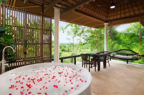 Springfield Village Golf & Spa — bathroom