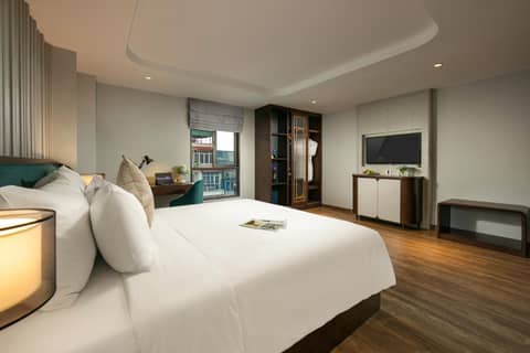 MAY DE VILLE Lakeside Hotel — photo 3