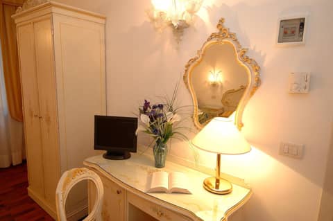 Casa Sul Molo — hotel room