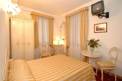 Casa Sul Molo — hotel room