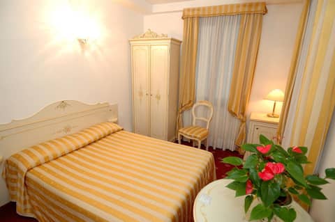 Casa Sul Molo — hotel room
