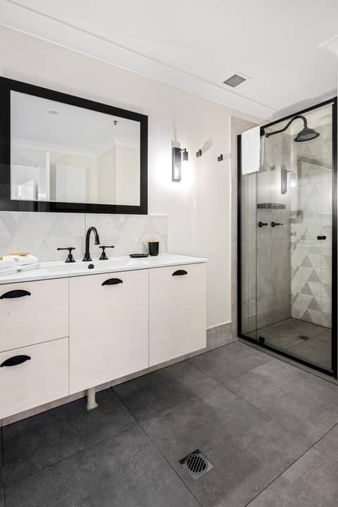 Bridgewater Apartments — bathroom