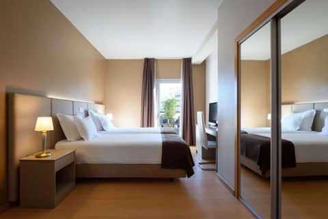 TRYP by Wyndham Porto Centro Hotel — hotel room