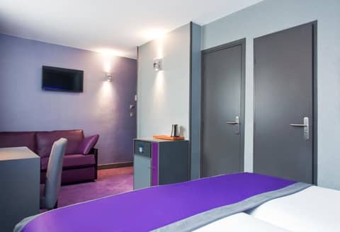 Hotel des Savoies Lyon Perrache — hotel room