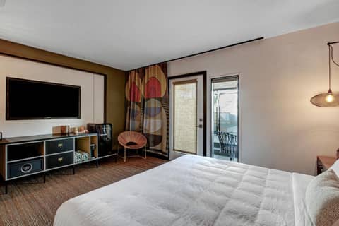 Mahala - 21 and Over - A Town & Desert Boutique Hotel — hotel room