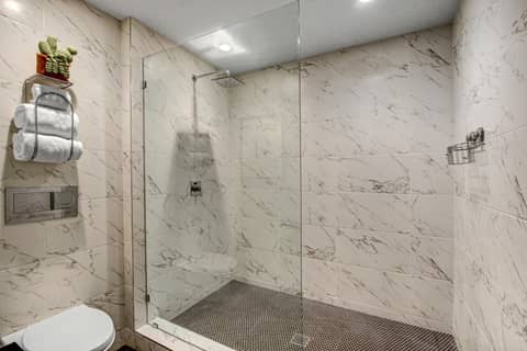 Mahala - 21 and Over - A Town & Desert Boutique Hotel — bathroom