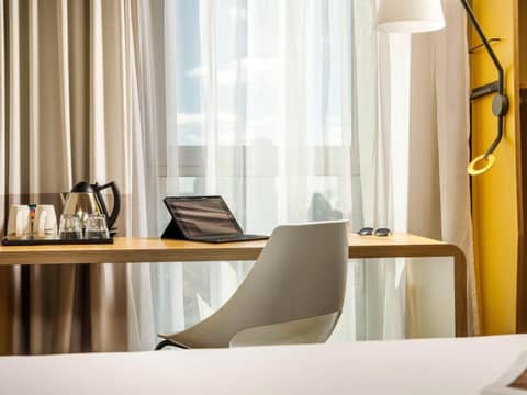 ibis London Canning Town — hotel room