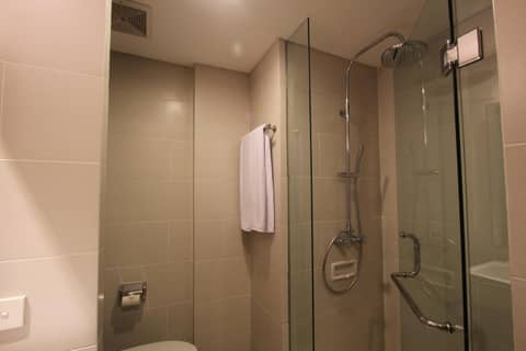 Grand La Walon Hotel — bathroom